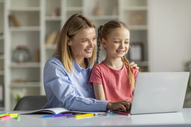 what is the difference between homeschooling and online schooling?